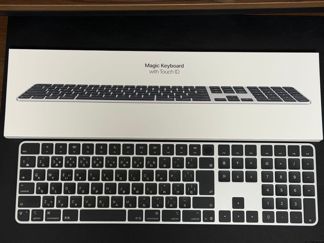 Magic Keyboard with Touch ID テンキー付き　ブラック