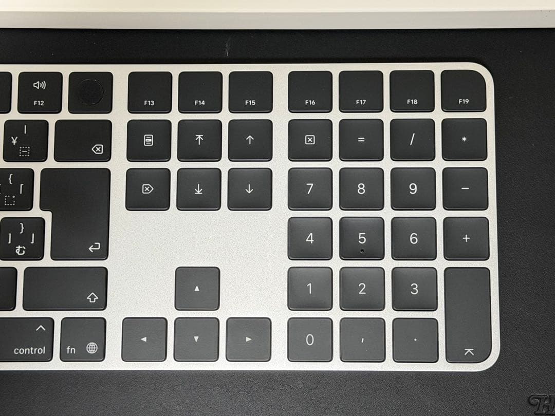 Magic Keyboard with Touch ID テンキー付き　ブラック