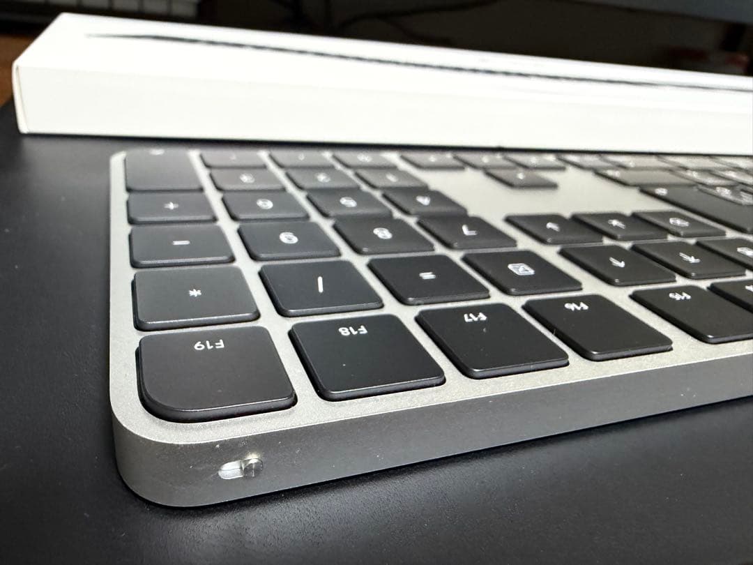 Magic Keyboard with Touch ID テンキー付き　ブラック