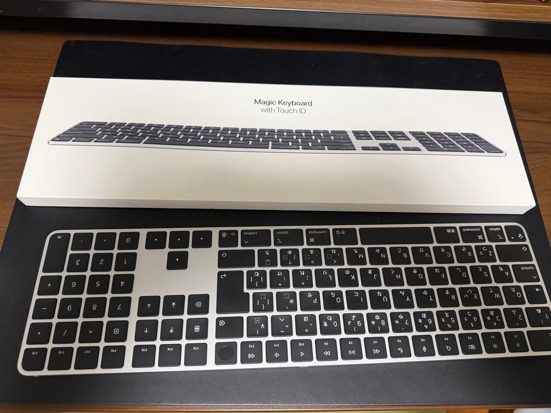 Magic Keyboard with Touch ID テンキー付き　ブラック