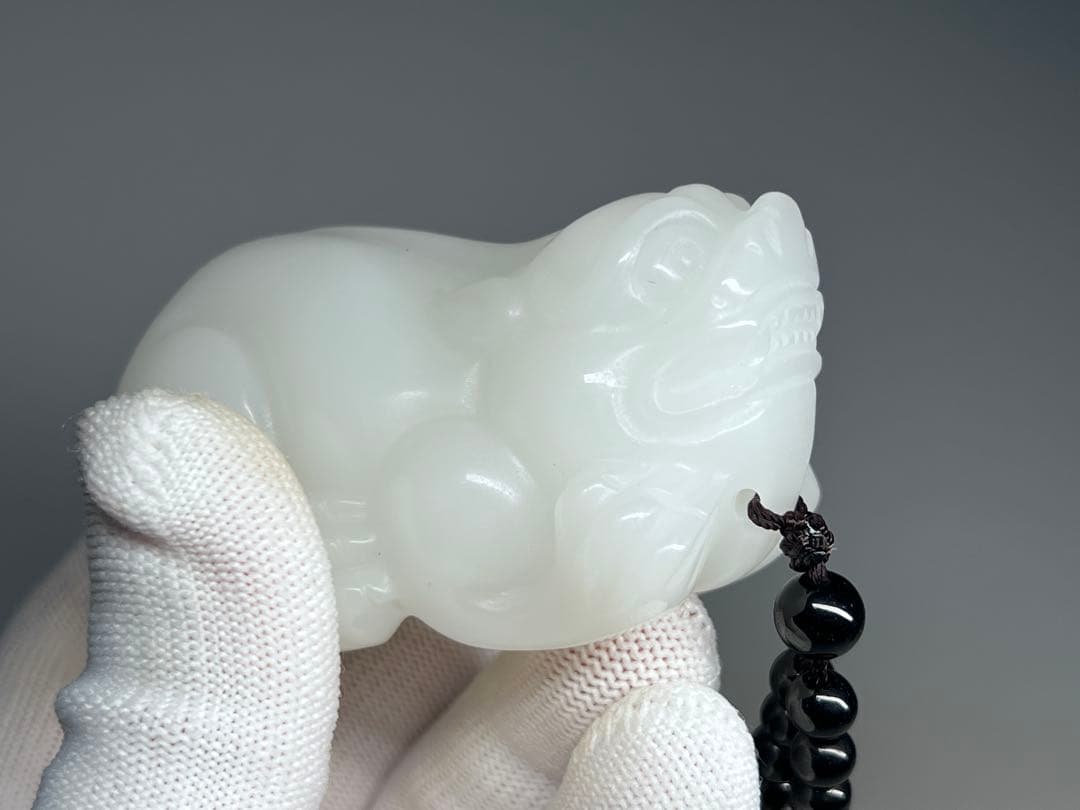 和田玉　聖獣　貔貅　金運財運開運風水　手彫り　天然石　旧家蔵出し　厚重　提げ物