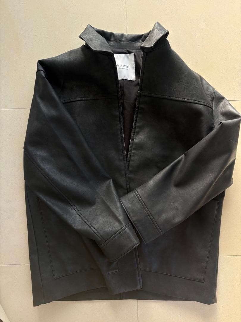 emmi今期フェイクレザージャケット