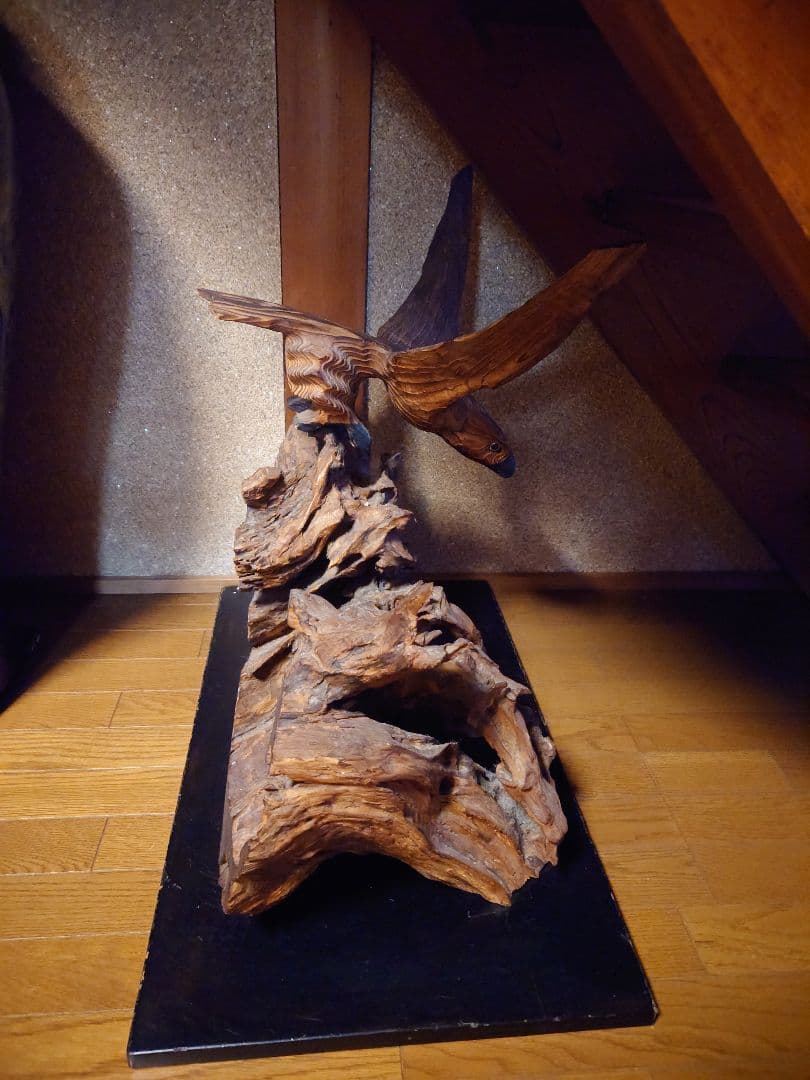 木製 飛ぶ鳥の彫刻 置物