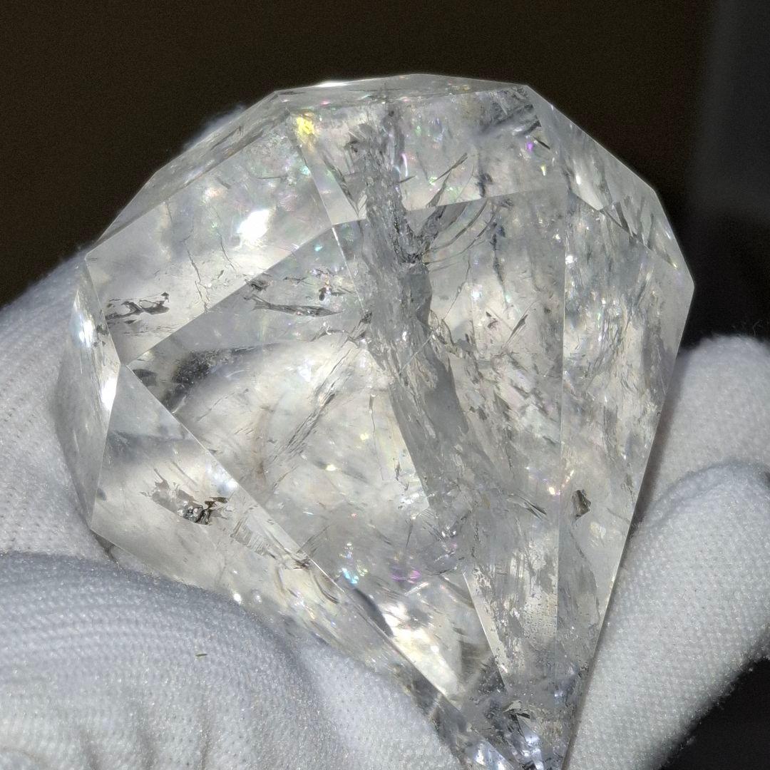天然石✨️水晶　ダイヤモンド型✨️虹キラキラ　台座付き