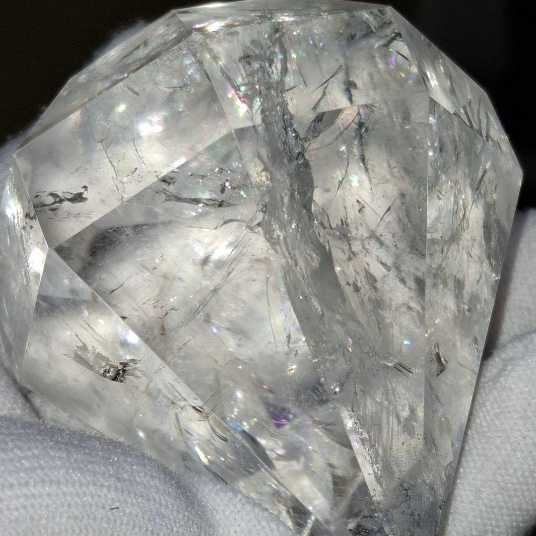 天然石✨️水晶　ダイヤモンド型✨️虹キラキラ　台座付き
