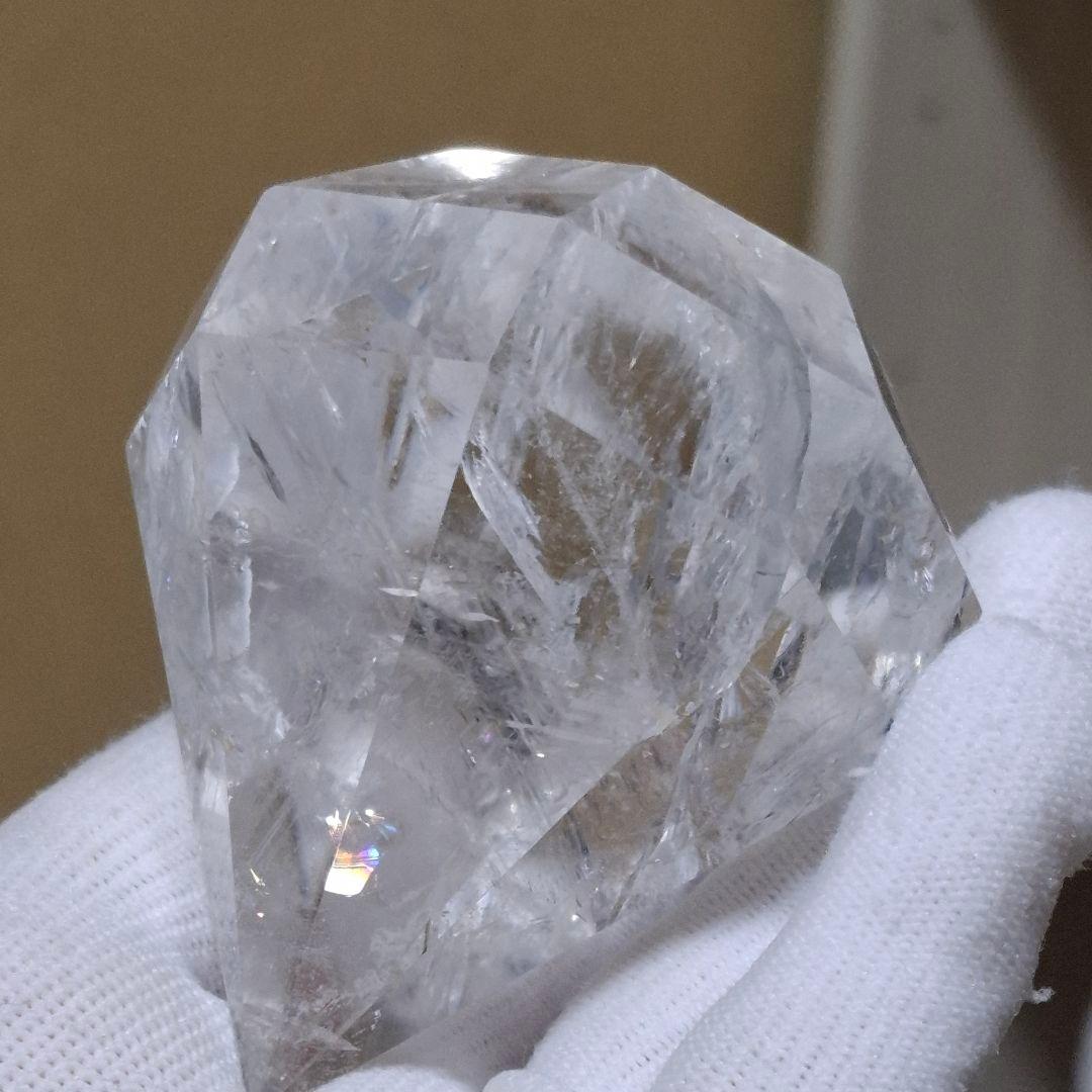 天然石✨️水晶　ダイヤモンド型✨️虹キラキラ　台座付き