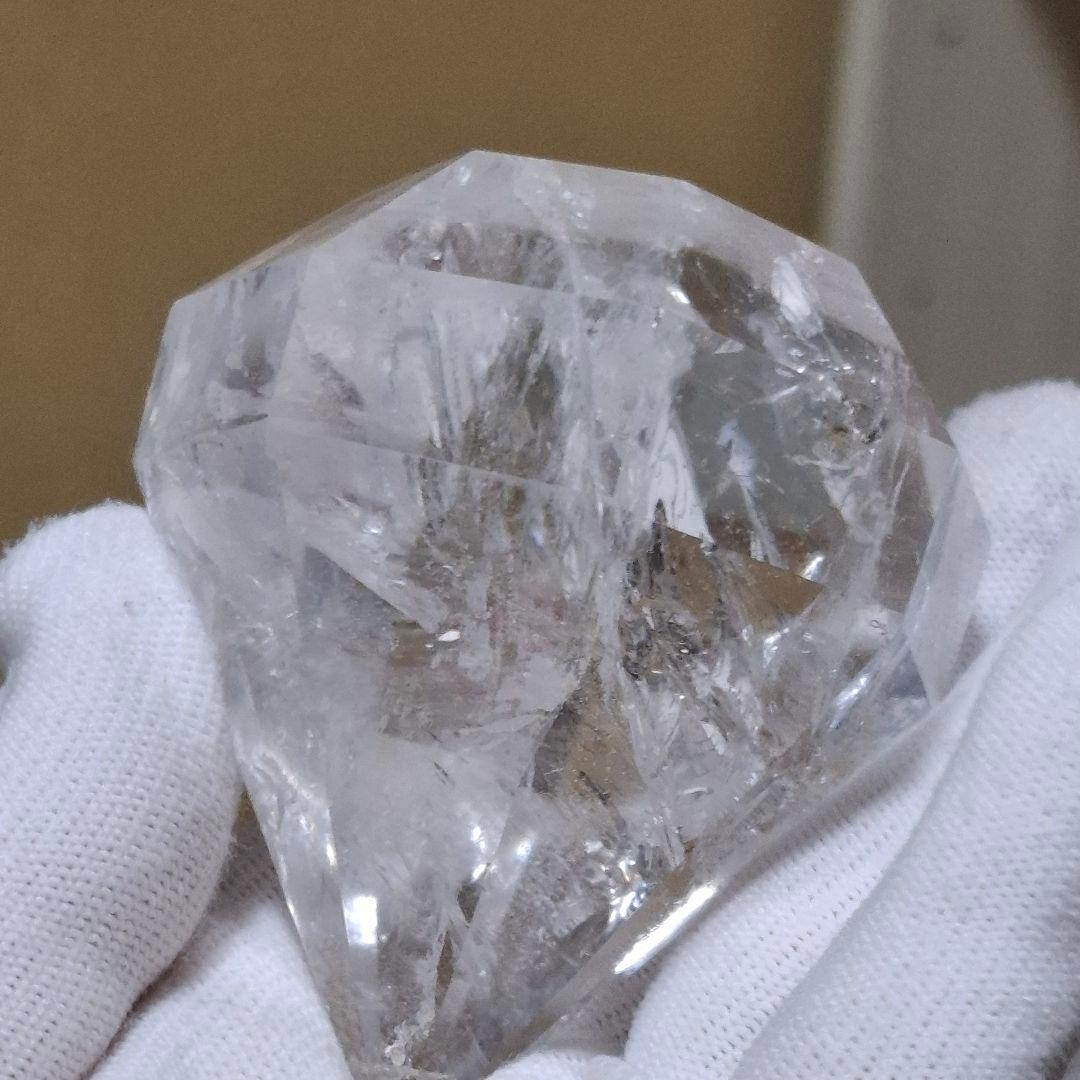 天然石✨️水晶　ダイヤモンド型✨️虹キラキラ　台座付き