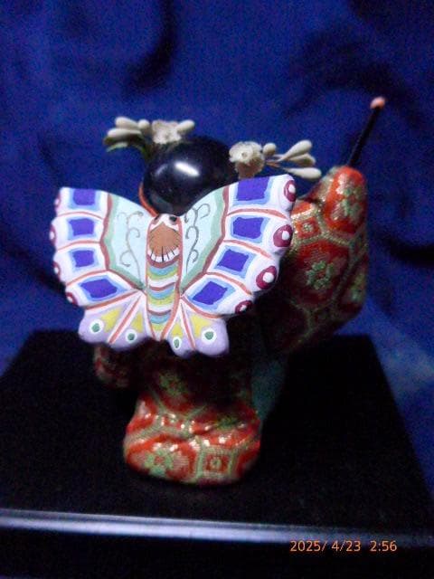 テコチチ　素晴らしい時代人形です。春山作　古いものす。元箱、台付