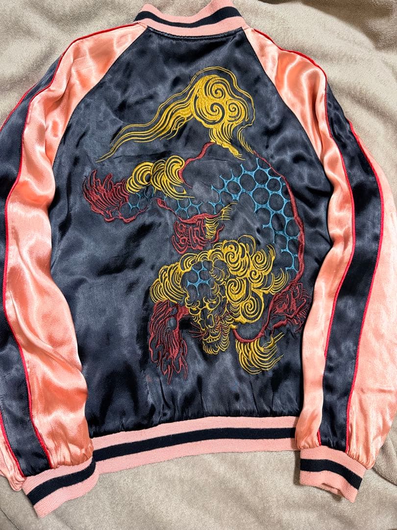 美品 ２面用 JAPANESE SCRIPT ライオン 日本限定 スカジャン