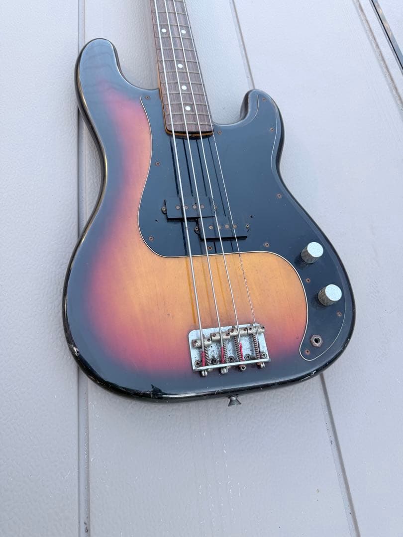 エレキベース サンバースト シングルコイル