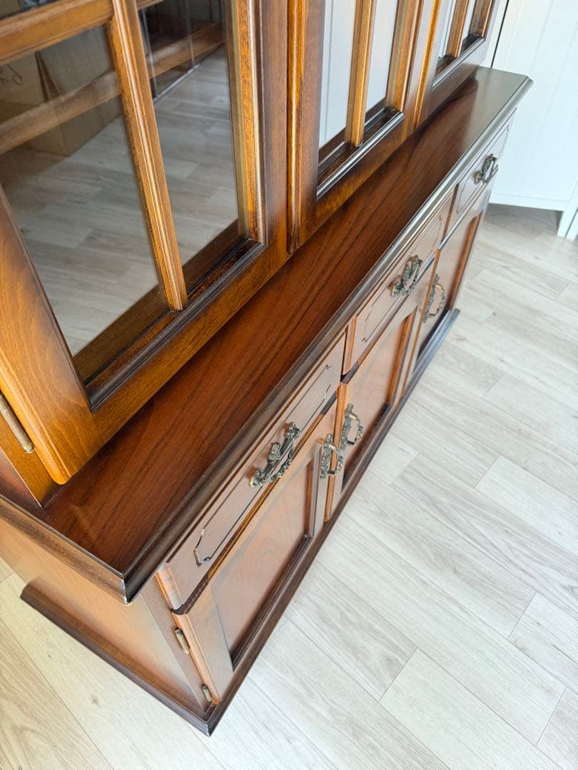 カリモク家具 コロニアルシリーズ 食器棚 キッチンボード ガラス棚 アンティーク