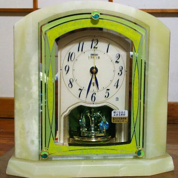 SEIKOの置時計です。