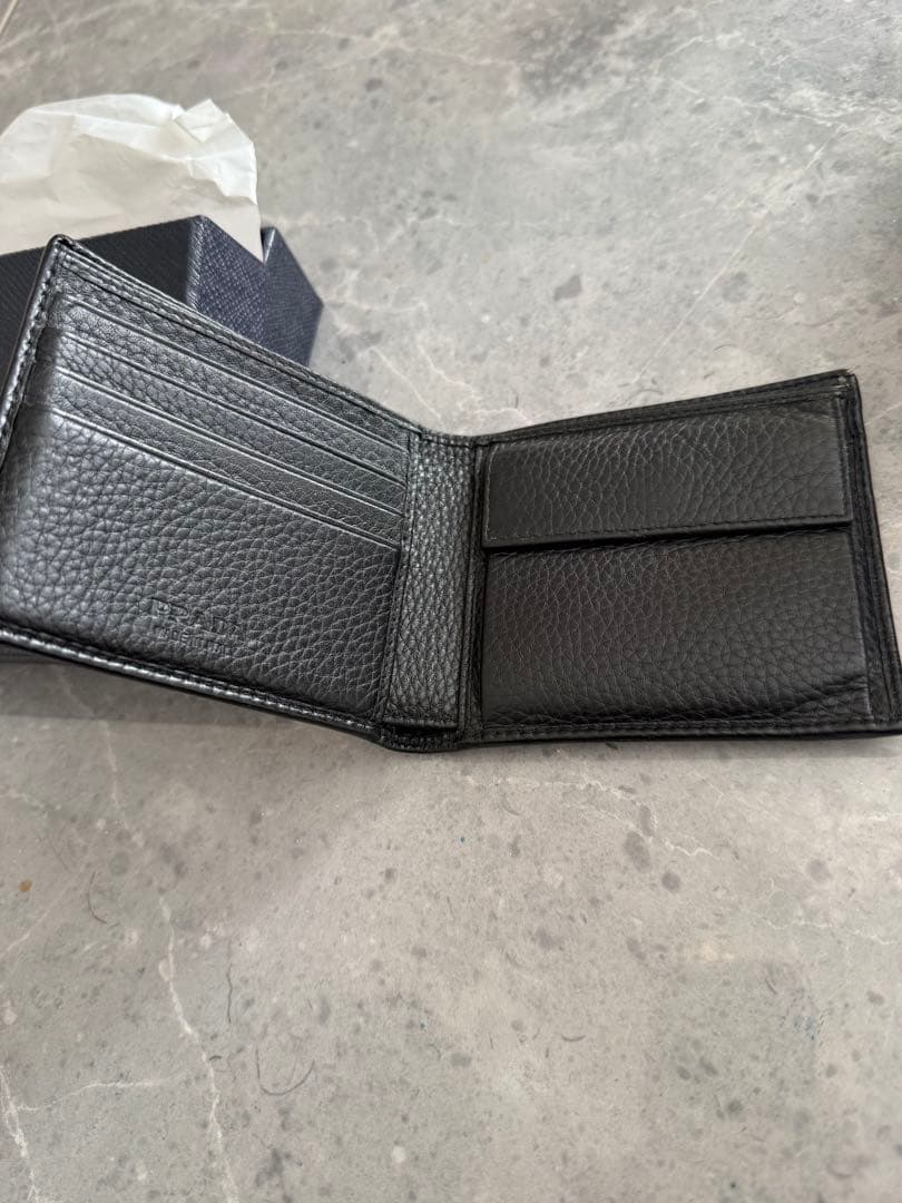 プラダ　二つ折り