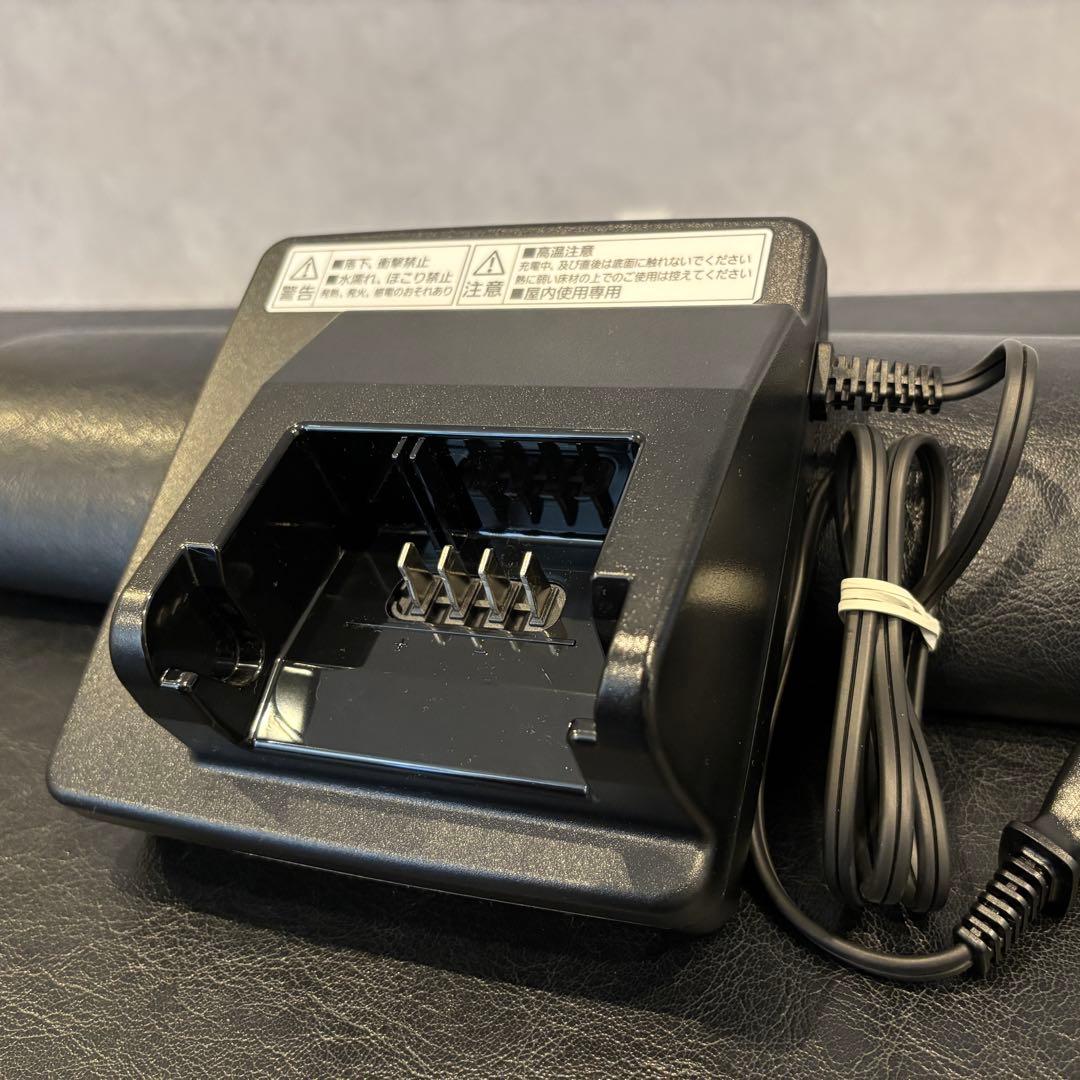 【美品】Panasonic 電動自転車用バッテリー充電器 NKJ075Z1