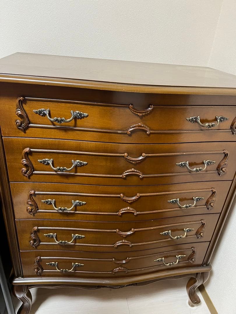 断捨離！ チェスト　服タンス　アンティーク家具猫脚　イタリア製