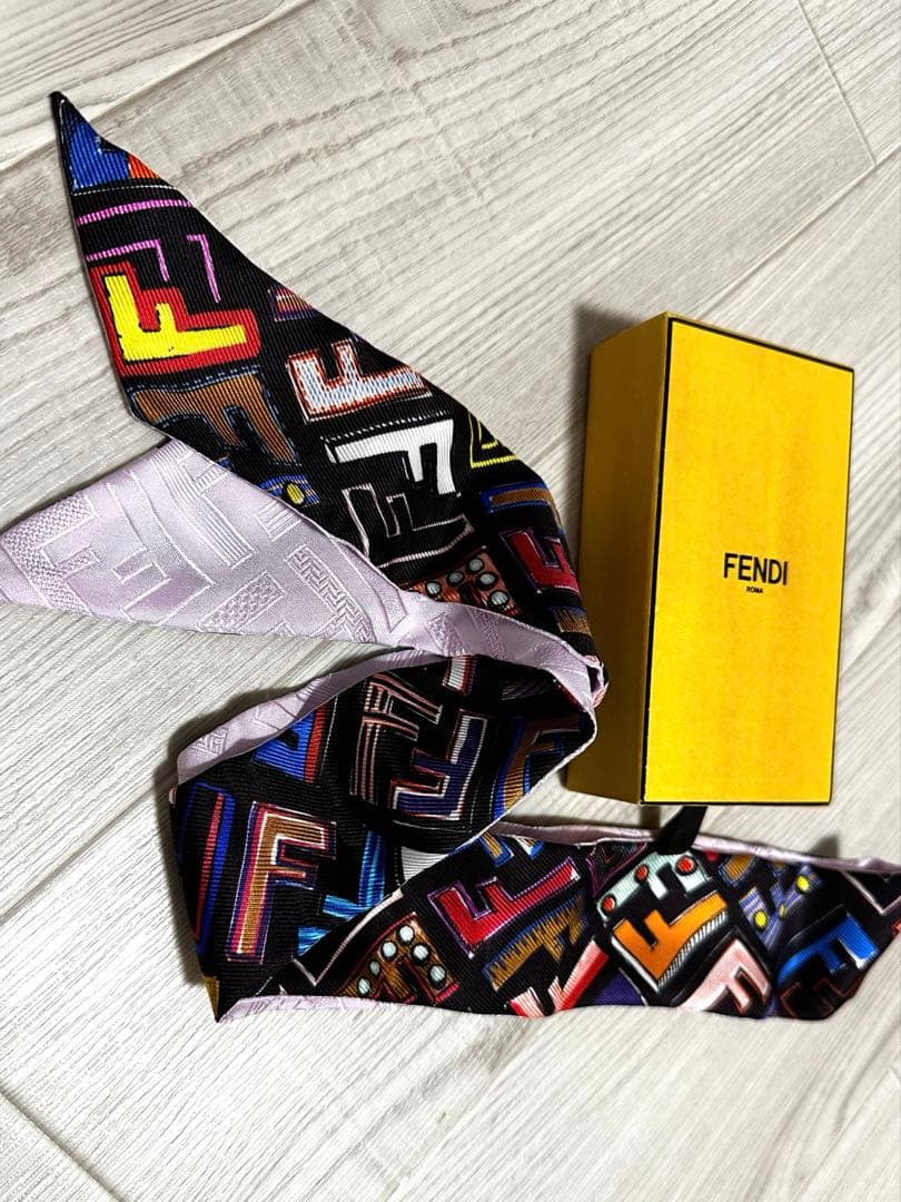 しの！フェンディ マルチカラー シルク ラッピー スカーフ カラフル