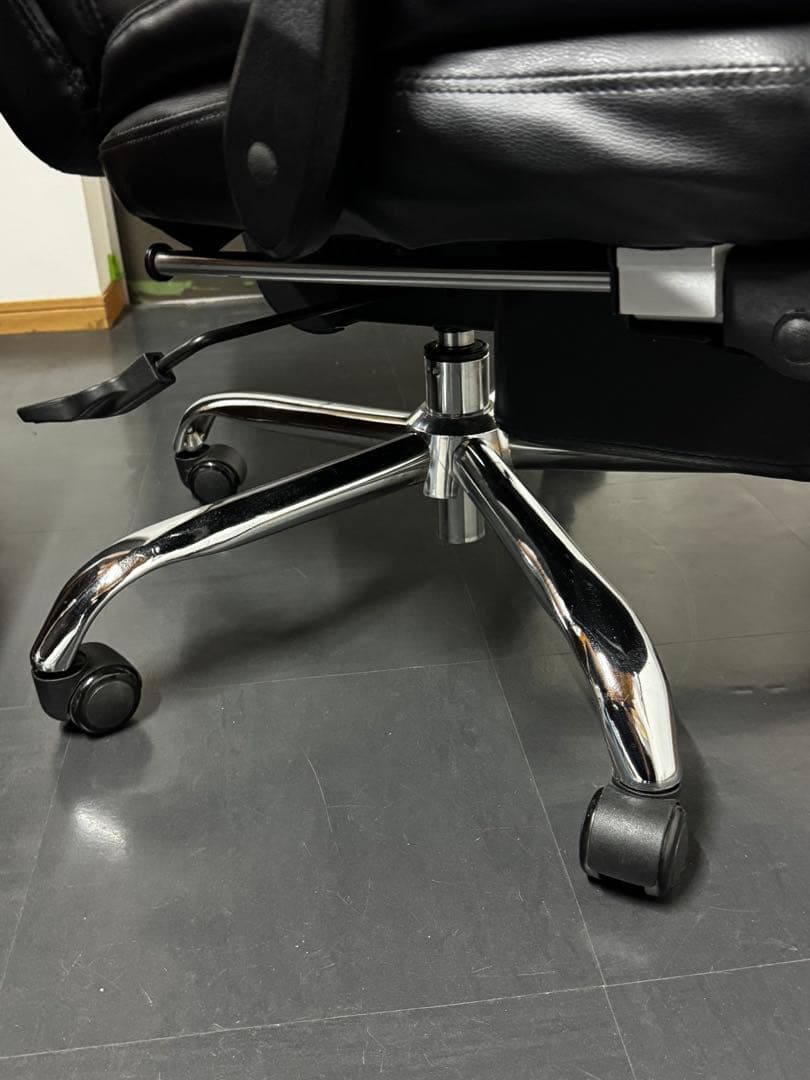 エグゼクティブチェア ブラック リクライニング機能　脚置き付