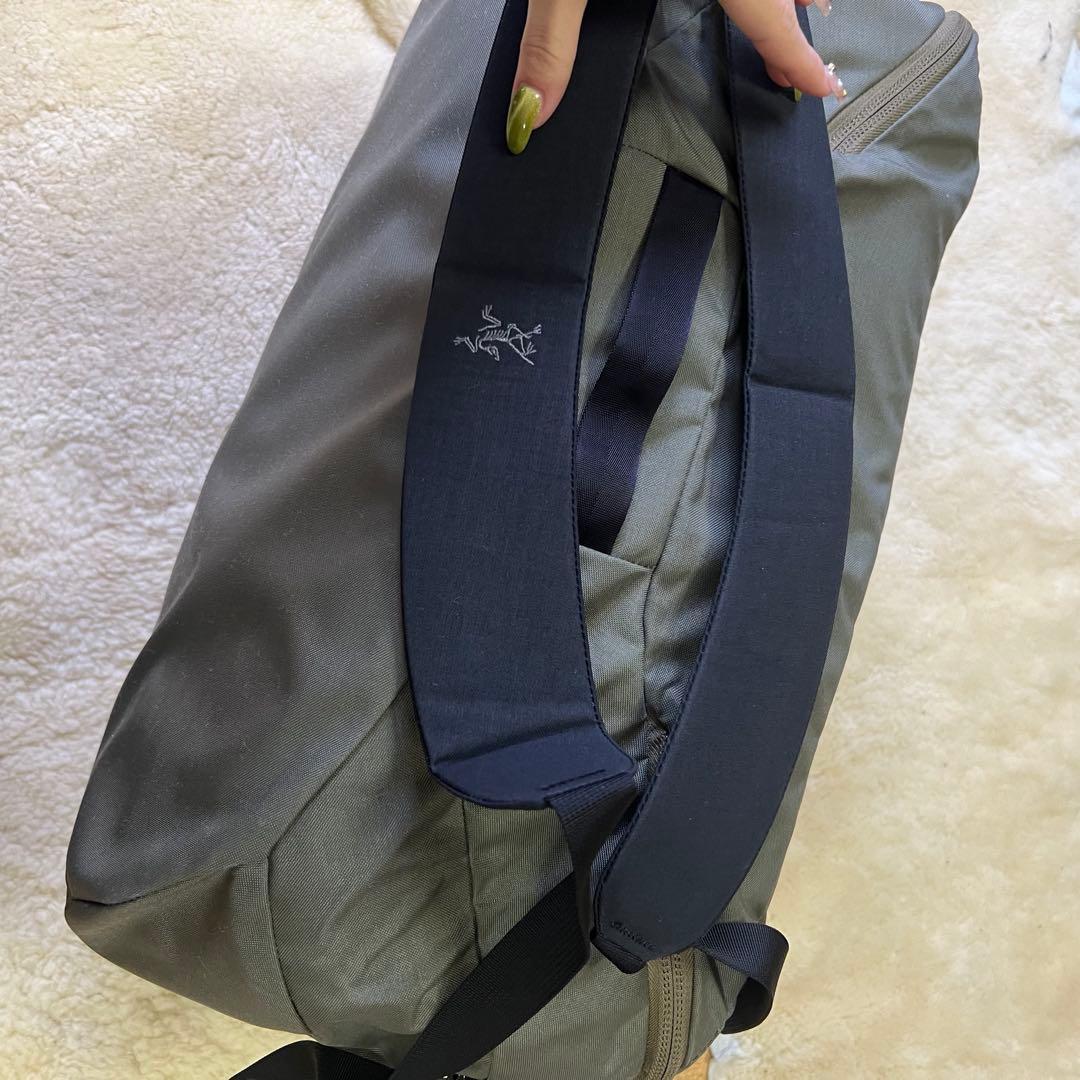 希少モデル新品タグ付き　ARC'TERYX バッグ カーキ　コンバートケース