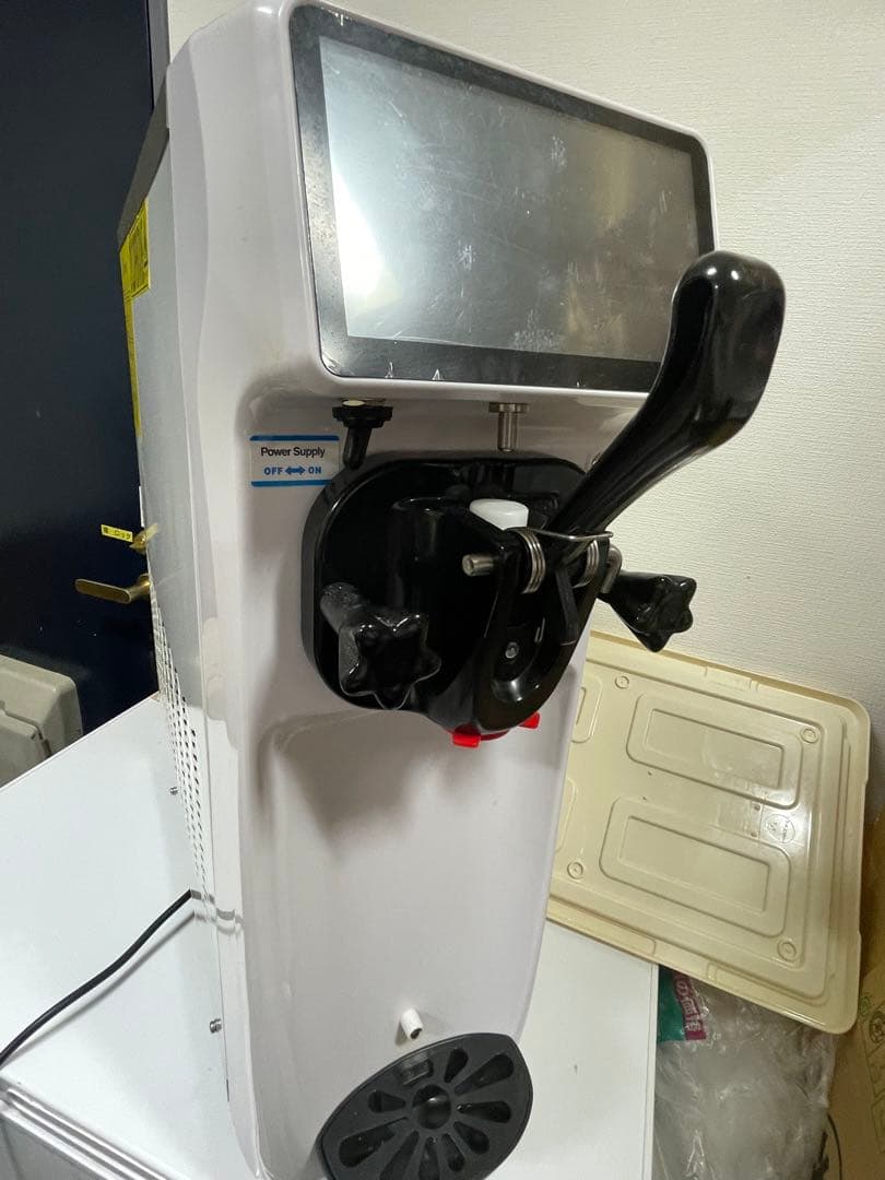 ソフトクリーム機　100v50㎐　業務用