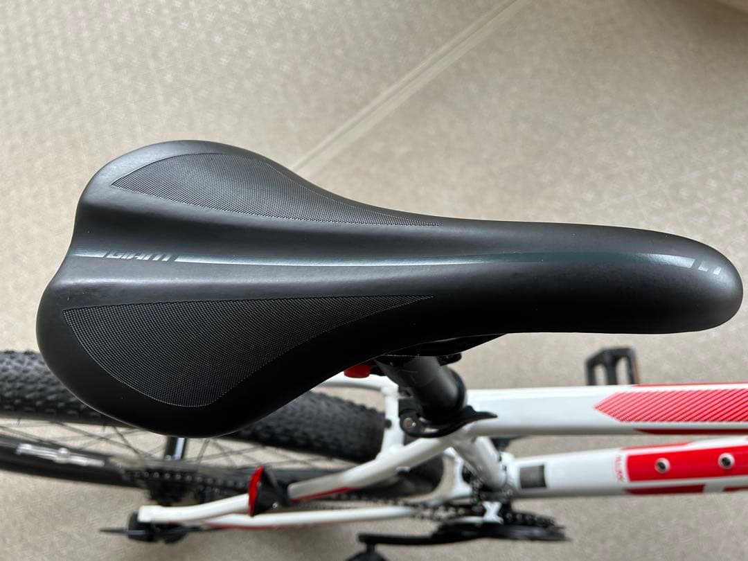 【BOiさま専用】GIANT ATX 2021 M ホワイト　ジャイアント