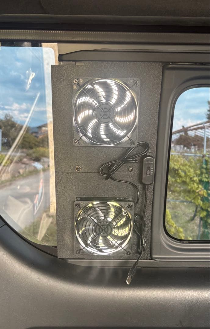 ハイエース 換気扇 ４型 〜 USBファン 付 パネル 小窓 ABS製 車中泊