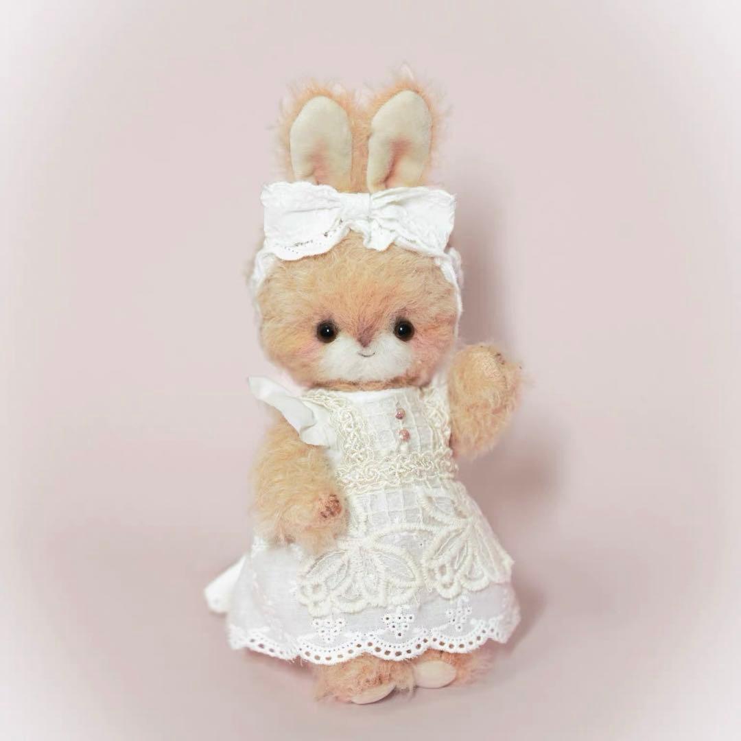 白いワンピースの兎さん アーティストベア ぬいぐるみ 海外作家様 ハンドメイド