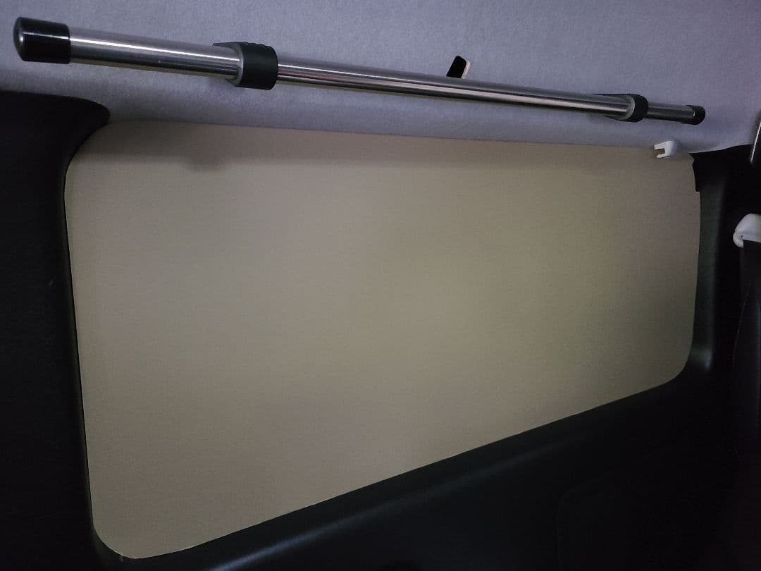 ハイエースリアサイドガラス窓埋めパネル防音断熱ベージュレザー仕様左右１セット