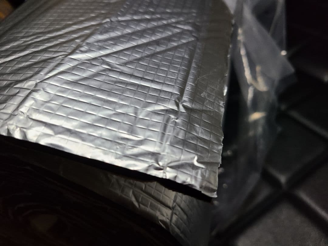 ハイエースリアサイドガラス窓埋めパネル防音断熱ベージュレザー仕様左右１セット