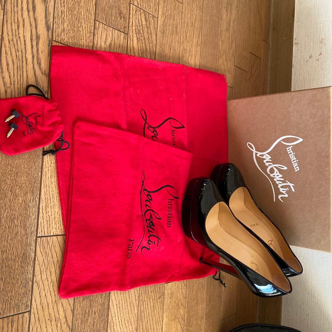 Christian Louboutin 黒　ハイヒール　37