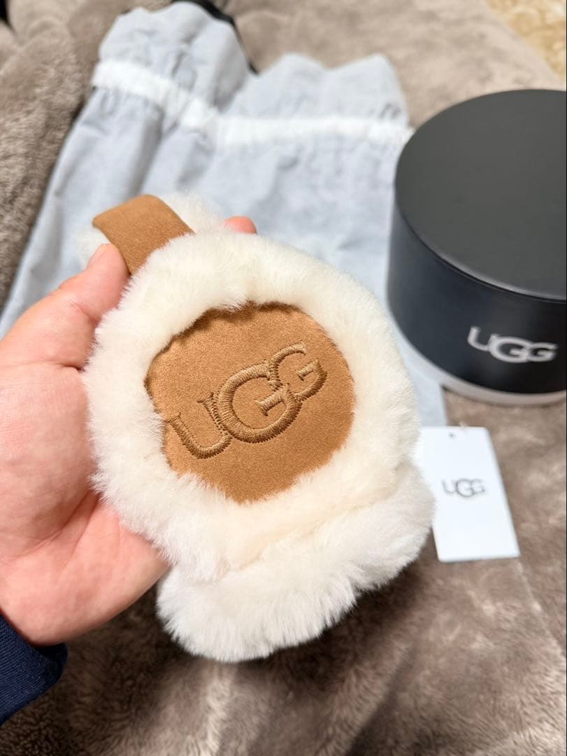UGG シープスキン　エンブロイダリー　イヤーマフ