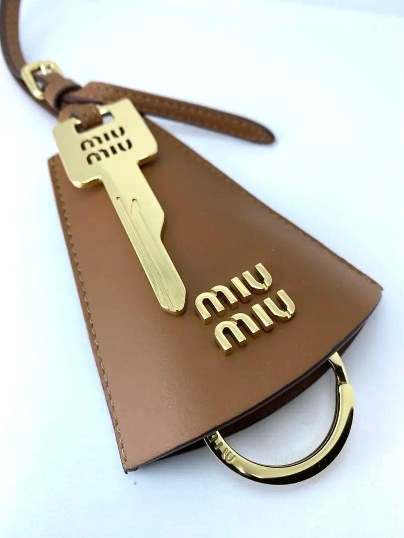 【新品】miu miu ミュウミュウ レザー キーホルダー ロゴ 正規品