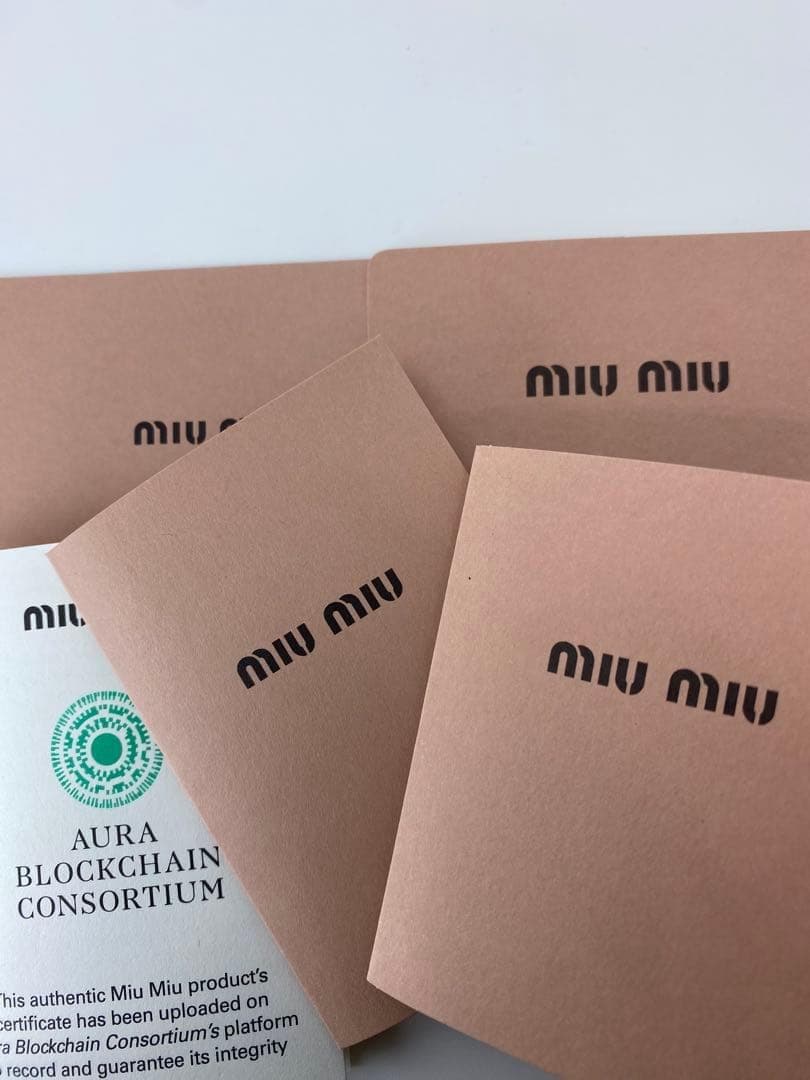 【新品】miu miu ミュウミュウ レザー キーホルダー ロゴ 正規品