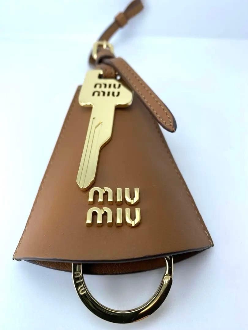 【新品】miu miu ミュウミュウ レザー キーホルダー ロゴ 正規品