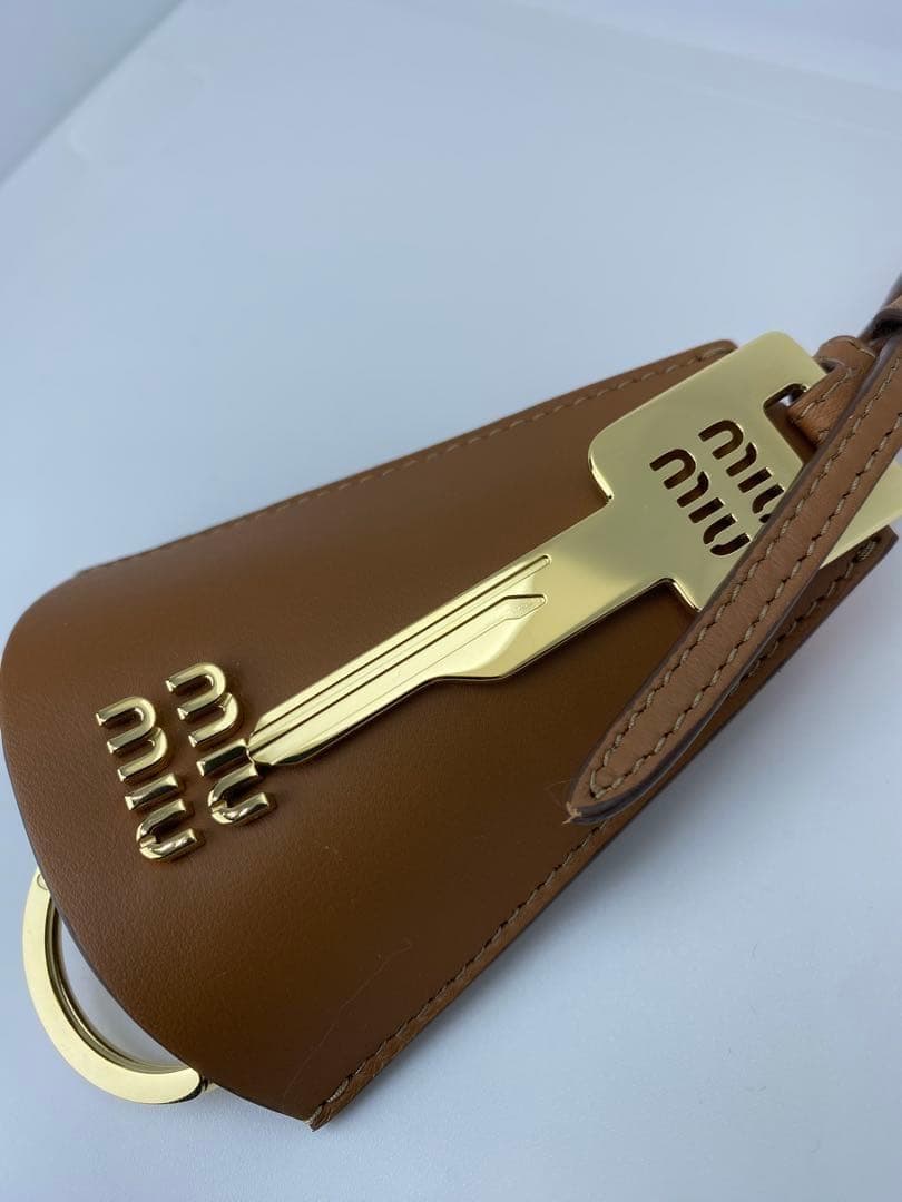 【新品】miu miu ミュウミュウ レザー キーホルダー ロゴ 正規品