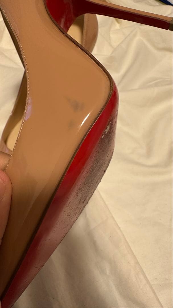 Christian Louboutin ルブタン kate ベージュ