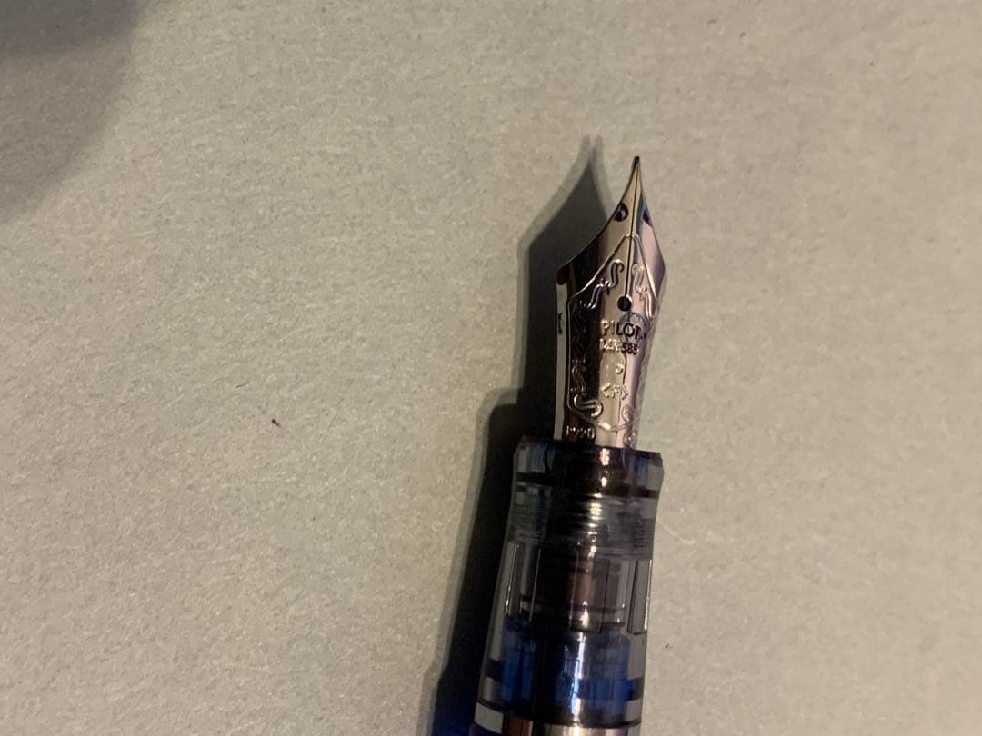 パイロットのブルースケルトンの万年筆