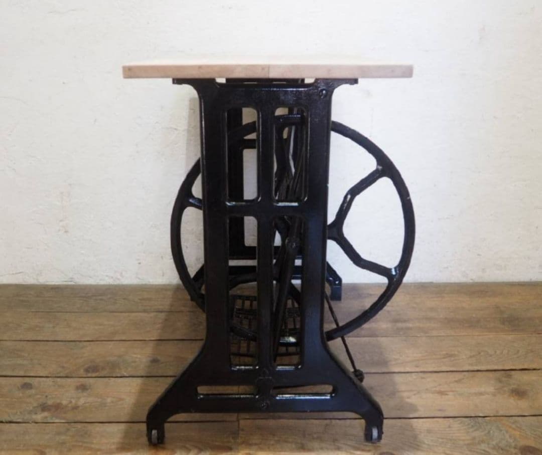 1162 黒ペンキのミシンテーブル　デスク　古家具　レトロ　リメイク　ビンテージ