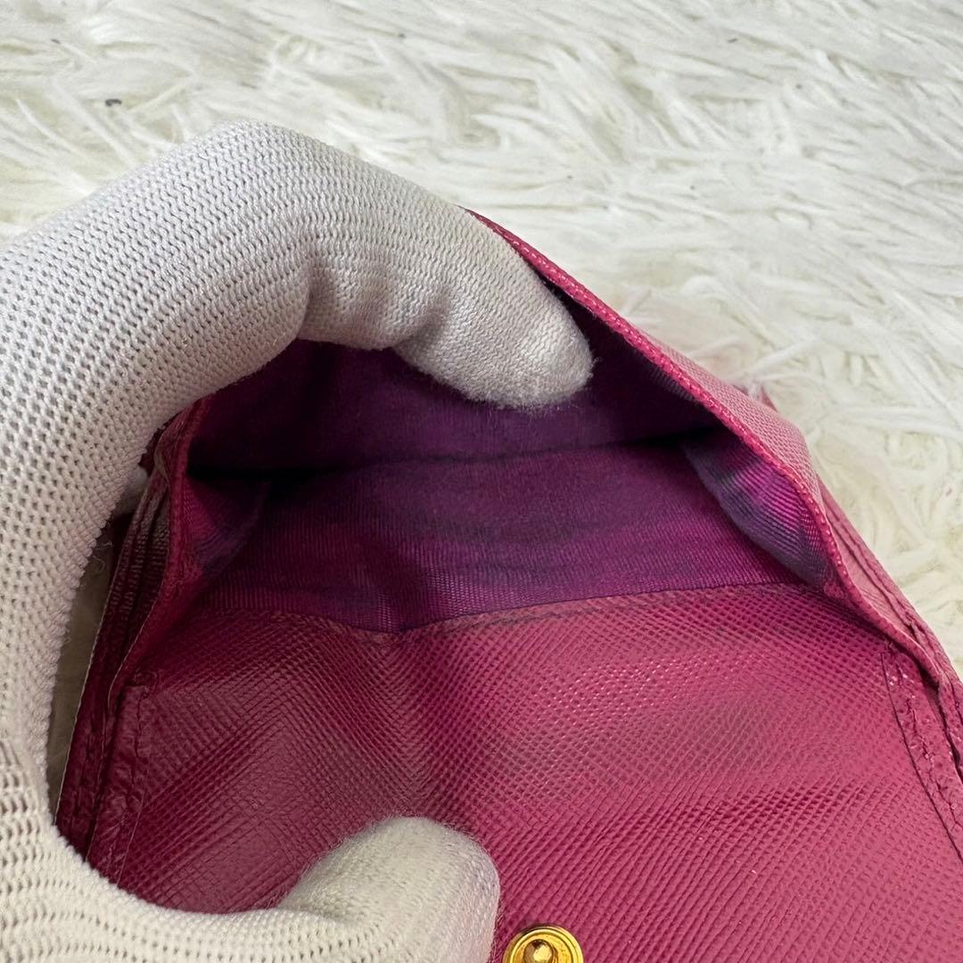 PRADA プラダ 二つ折り財布 希少ピンク色
