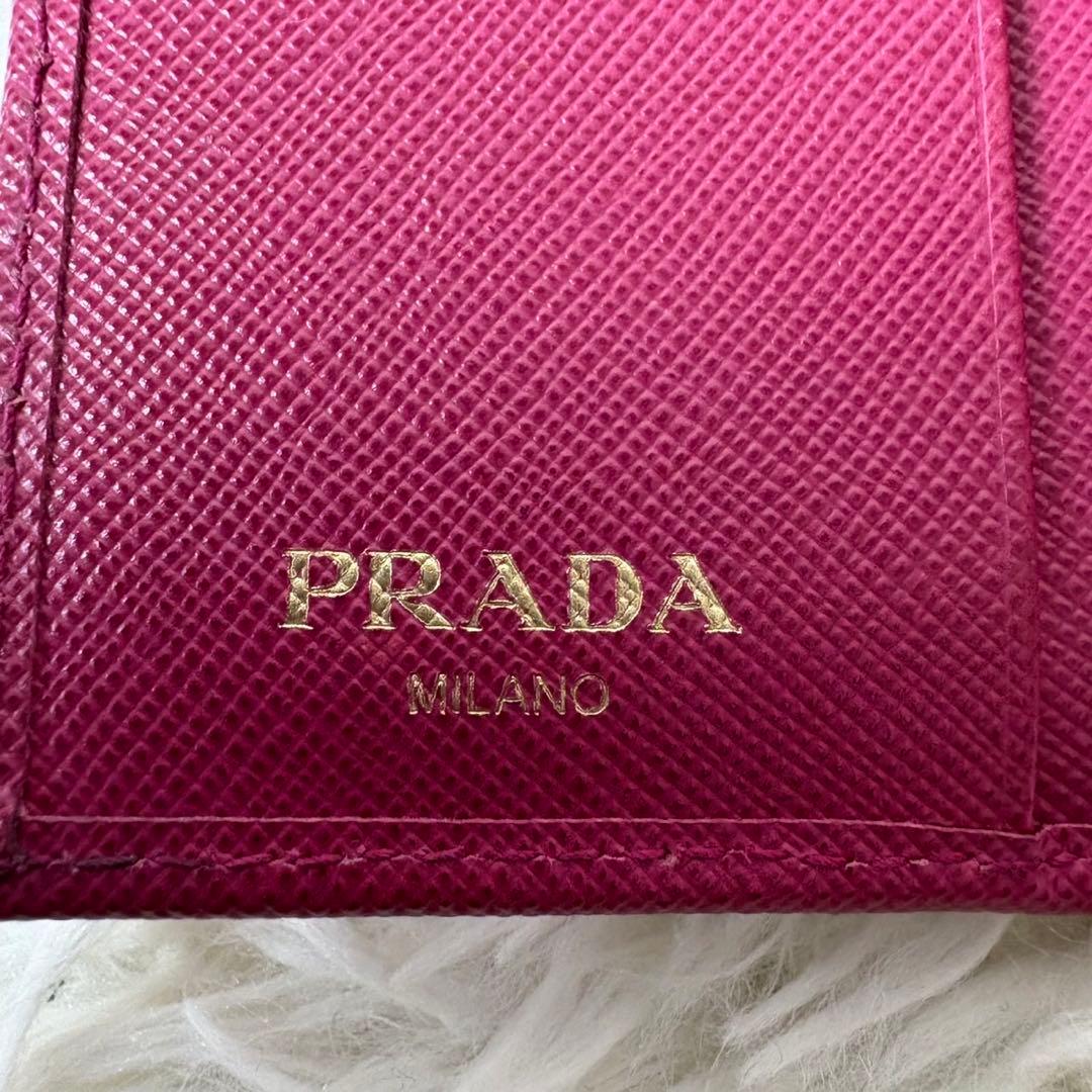 PRADA プラダ 二つ折り財布 希少ピンク色