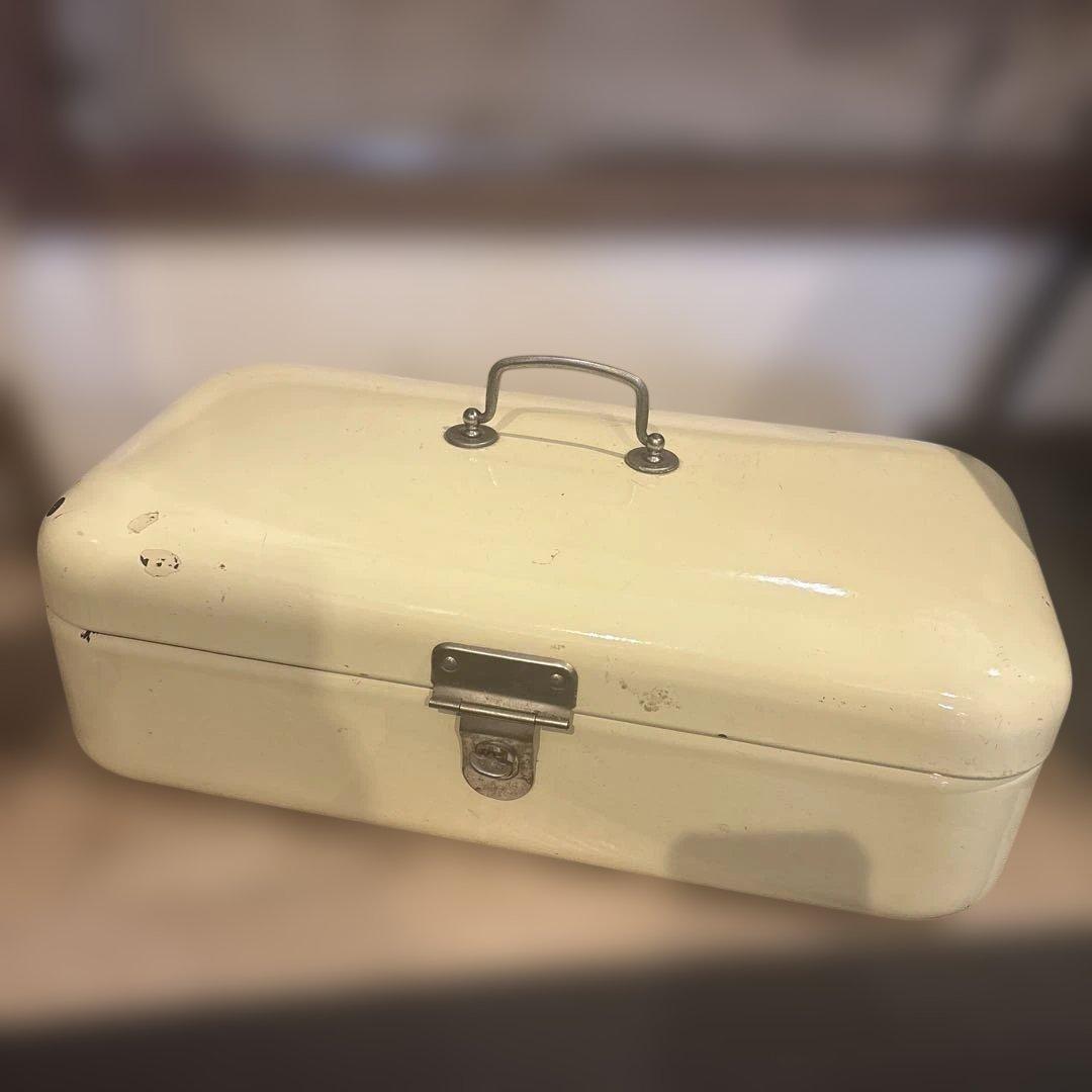 オランダビンテージ　琺瑯　缶　ホーロー　クリーム色　アンティーク