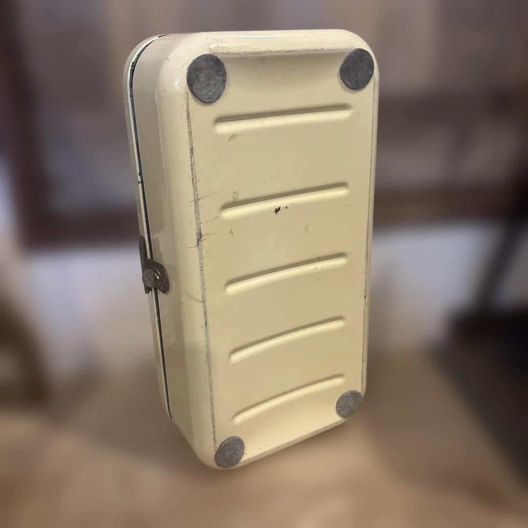 オランダビンテージ　琺瑯　缶　ホーロー　クリーム色　アンティーク