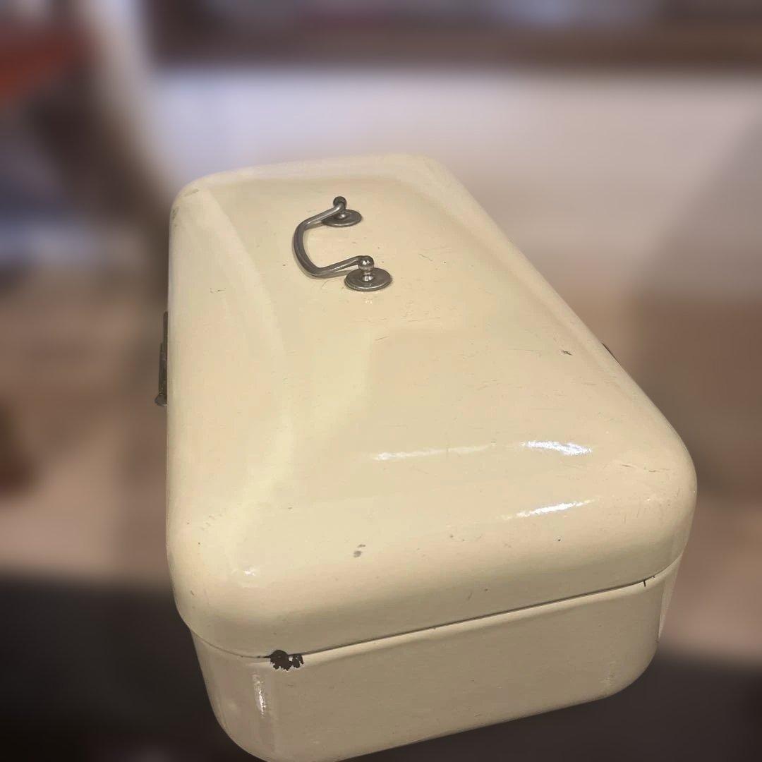 オランダビンテージ　琺瑯　缶　ホーロー　クリーム色　アンティーク