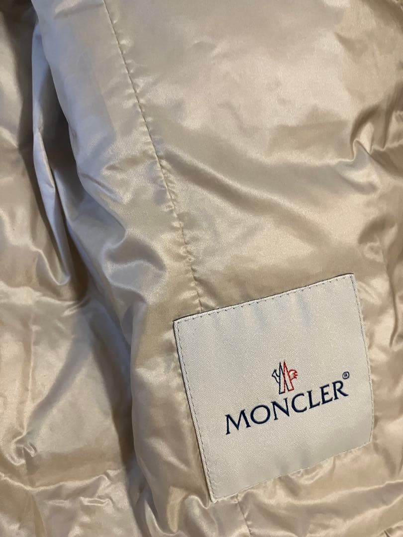 Moncler モンクレール　フリルギャザーノーカラーライトダウンジャケット