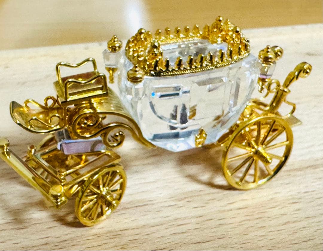 スワロフスキー　キャリッジ型置物　馬車