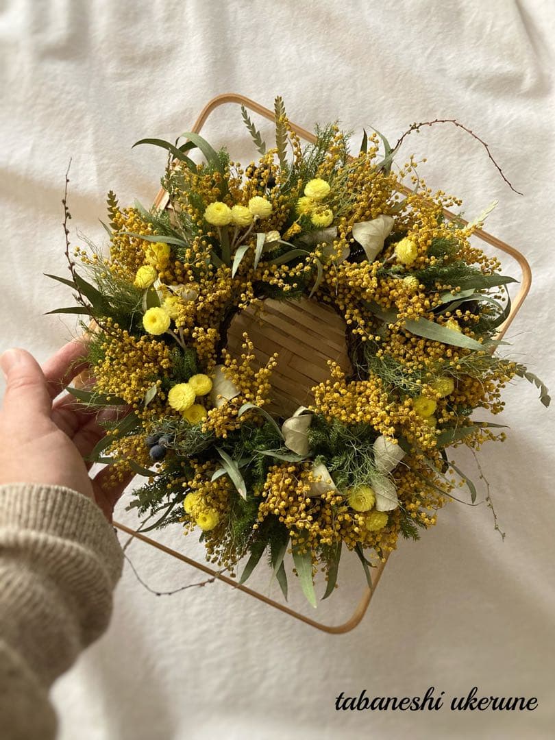 瀬戸内ミモザをふんわりと紡いだリース　ドライフラワー　ギフトボックス入り