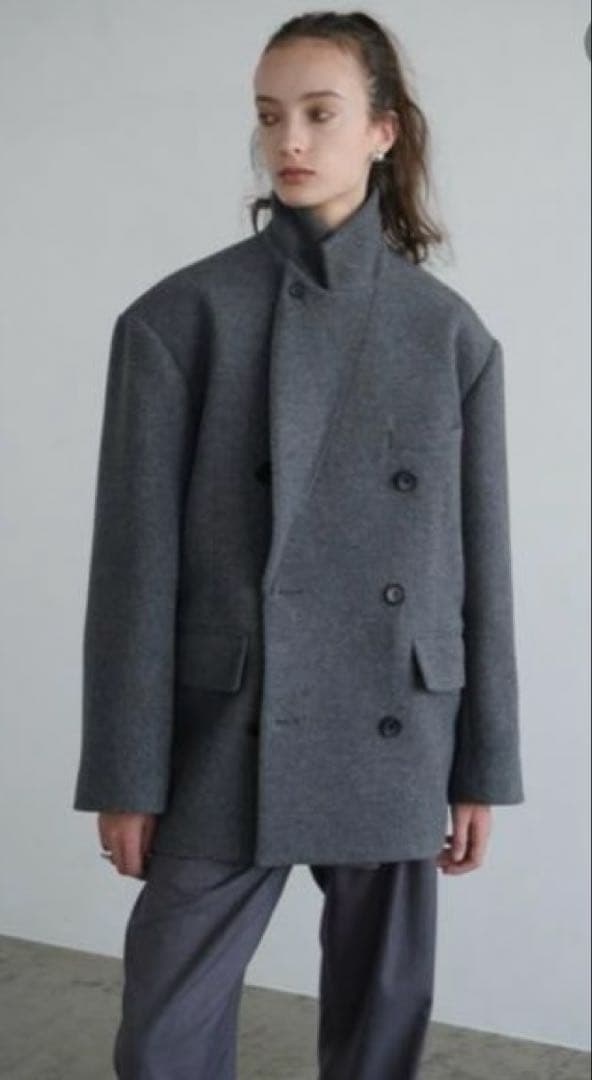 クラネ　OVER SHOULDER PEAKED LAPEL COAT 2