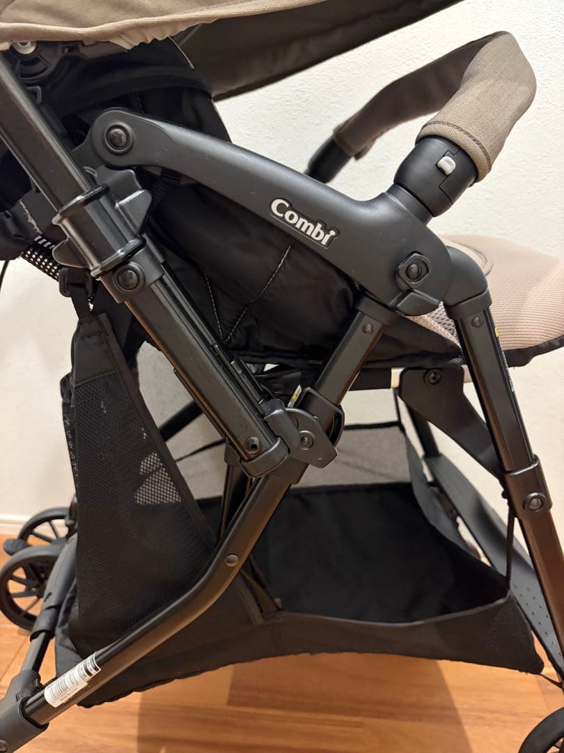 美品★combiスゴカル plus エッグショック HZ グレージュ ベビーカー