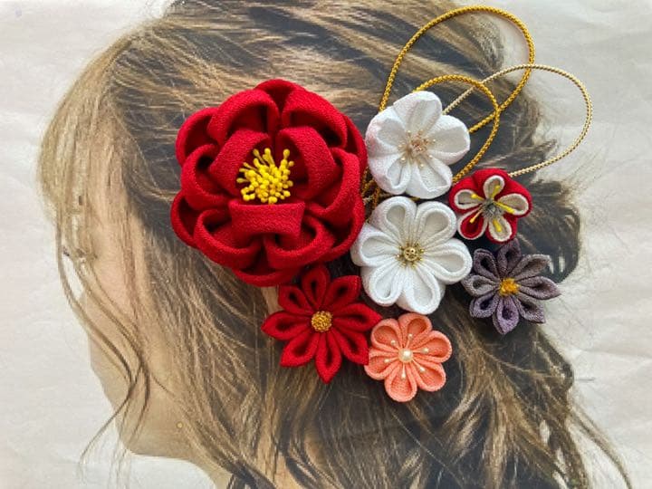 和装髪飾り　つまみ細工髪飾り　赤　白　成人式　卒業式　袴　七五三