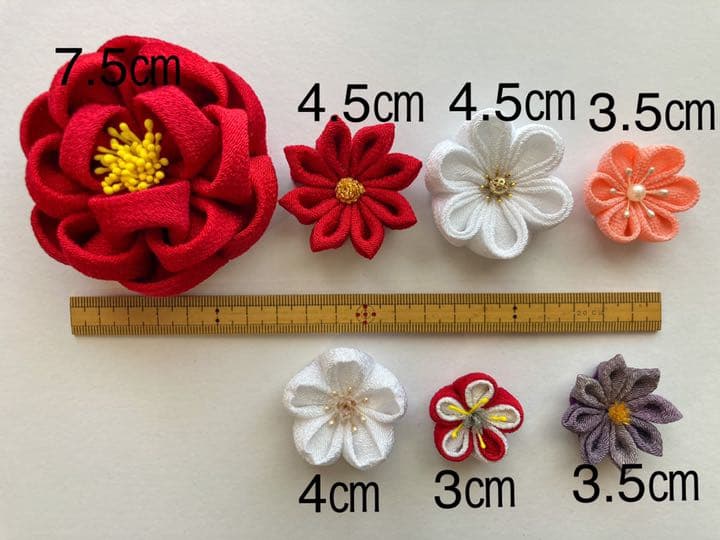 和装髪飾り　つまみ細工髪飾り　赤　白　成人式　卒業式　袴　七五三