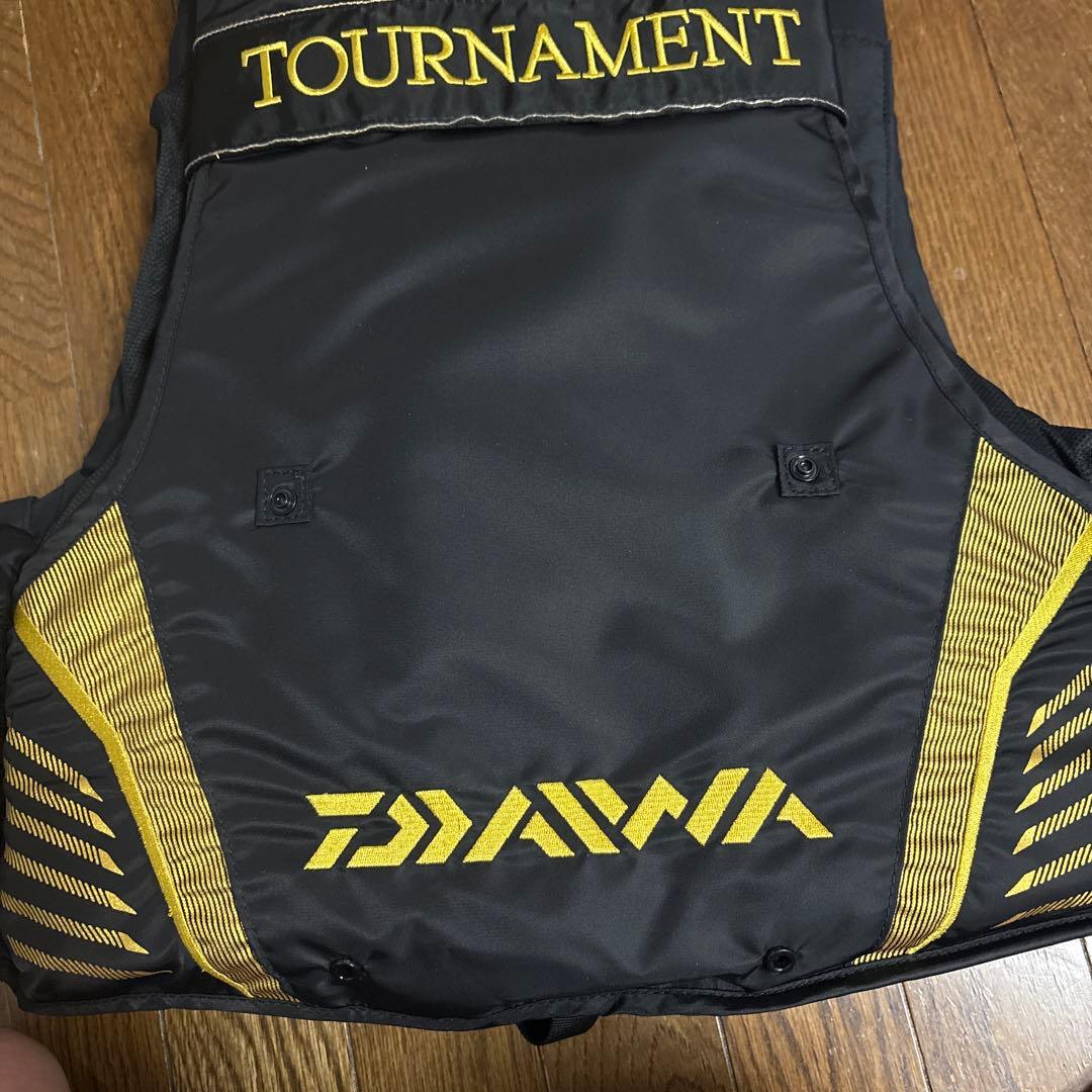 ダイワ トーナメントフローティングベストLサイズ